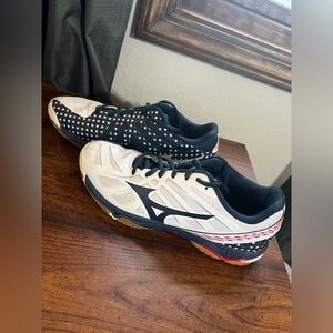 US 8.5 | Mizuno Patriotic American Flag Volleyball Court Shoes, Good Condition
